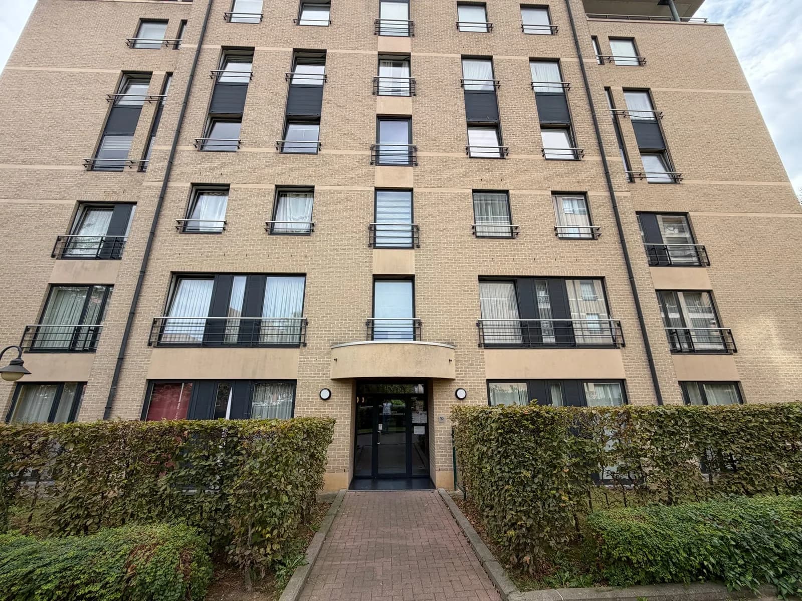 Magnifique appartement 3 chambres avec terrasse — Appartement, Anderlecht