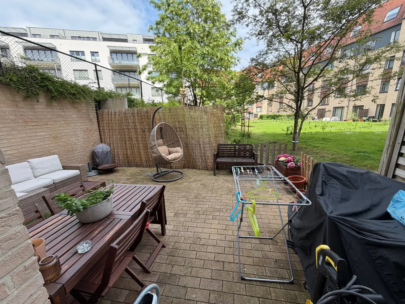 Appartement 2 chambres au rez-de-chaussée avec terrasse — 16/17