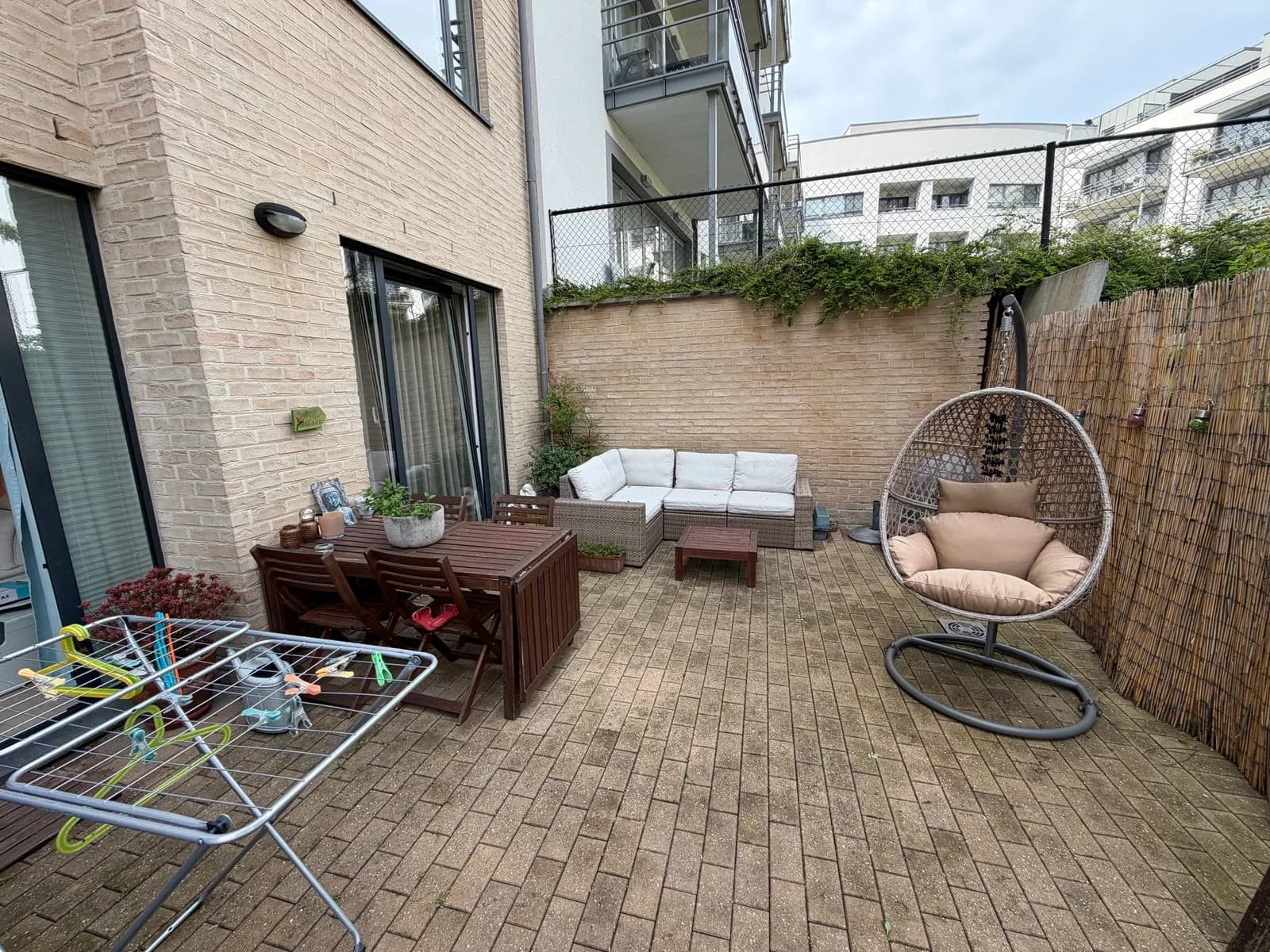 Appartement 2 chambres au rez-de-chaussée avec terrasse — 15/17